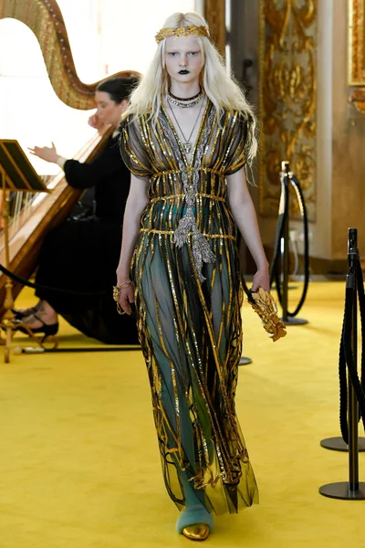 Look 94